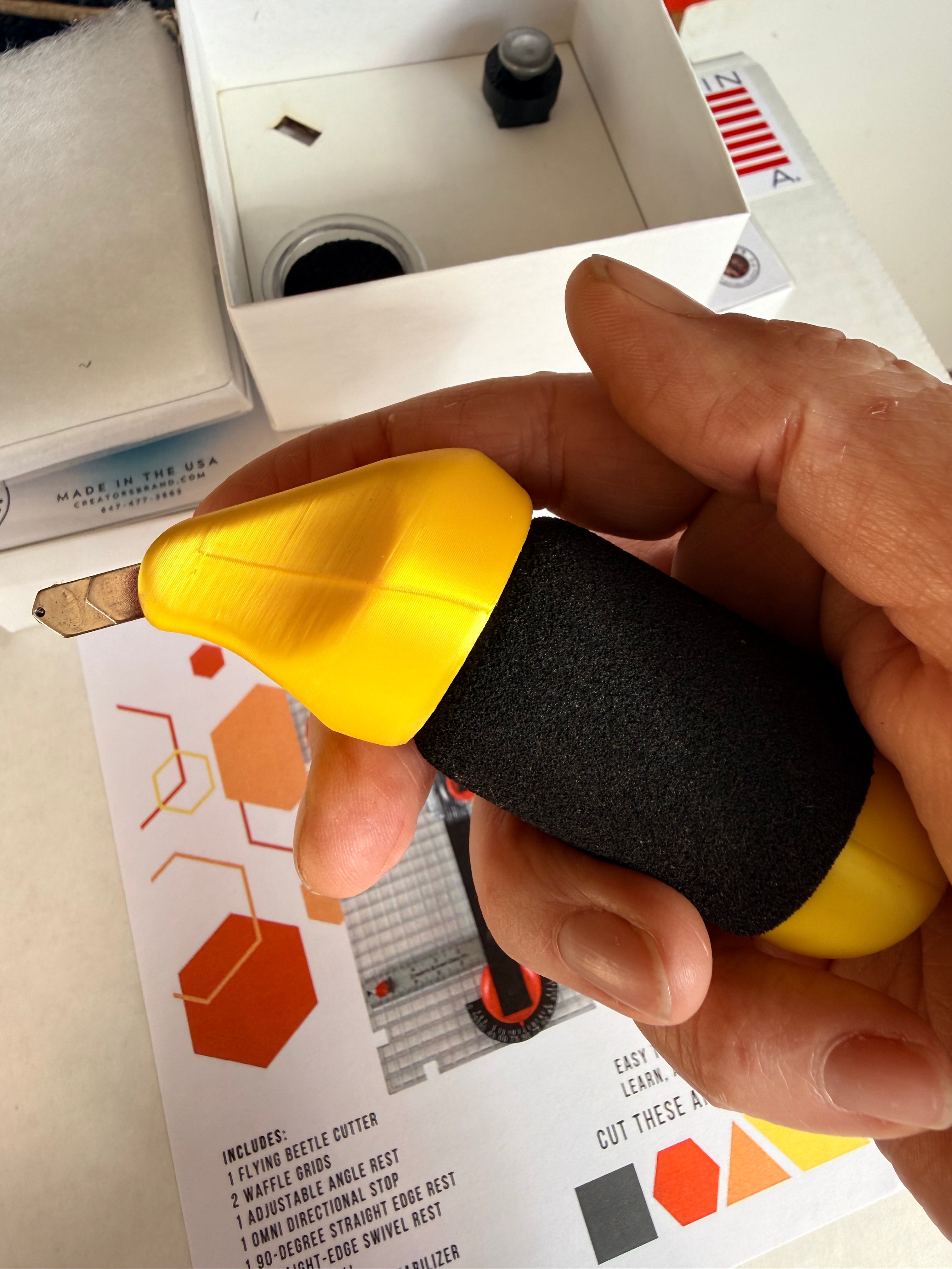 Bumble Bee 4.25in Handheld Glass Cutter